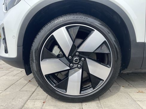 Used 2023 Volvo XC40 Recharge Ultimate w/ Protection Package Premier image 4