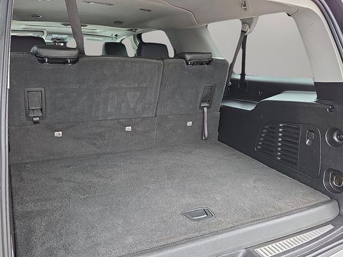 Used 2020 Chevrolet Suburban LT image 9