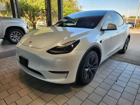 Used 2025 Tesla Model Y Long Range AWD/4WD image 3