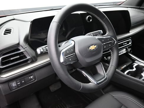 Used 2026 Chevrolet Traverse LT w/ Driver Confidence Package FWD image 18