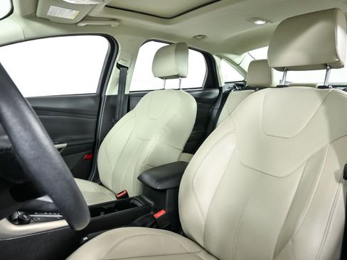 Used 2018 Ford Focus Titanium image 6