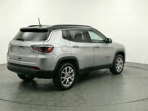 Used 2025 Jeep Compass Limited image 9