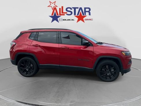 Used 2025 Jeep Compass Latitude w/ Altitude Special Edition AWD/4WD image 8