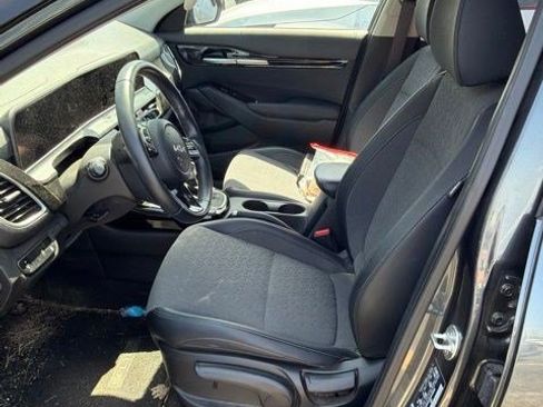 Used 2024 Kia Seltos S AWD/4WD image 11