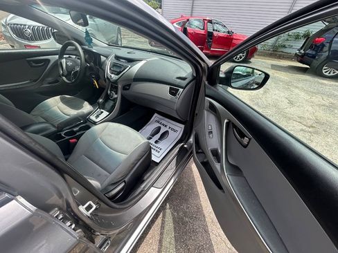 Used 2012 Hyundai Elantra GLS FWD image 9