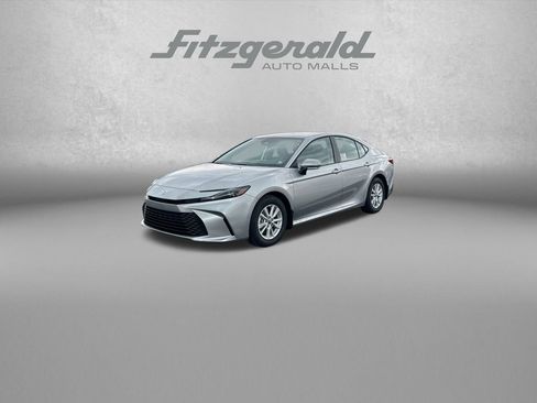 Used 2026 Toyota Camry LE FWD image 3