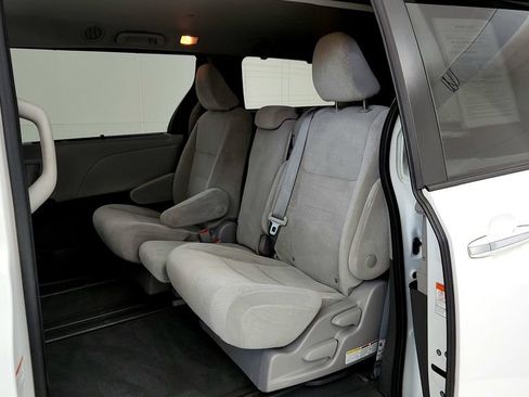 Certified 2020 Toyota Sienna LE w/ LE Preferred Package FWD image 21