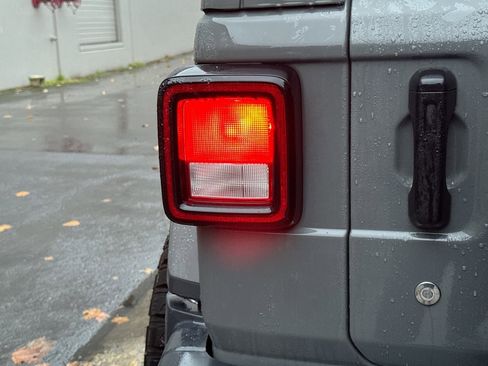 Used 2019 Jeep Wrangler Unlimited Sahara w/ Uconnect 4C Nav & Sound Group image 35