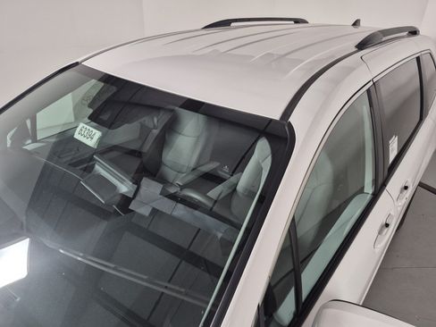 New 2026 Toyota Sienna LE FWD image 9