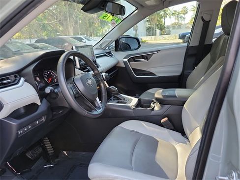 Used 2019 Toyota RAV4 XLE Premium image 11