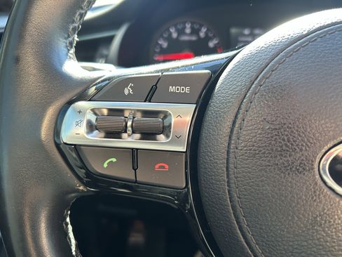 Used 2017 Kia Cadenza Premium w/ Luxury Package image 18