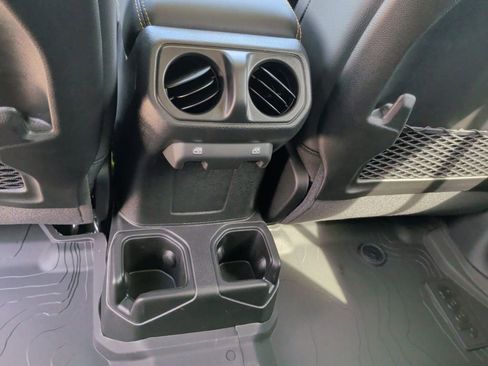 New 2025 Jeep Gladiator Sport image 40