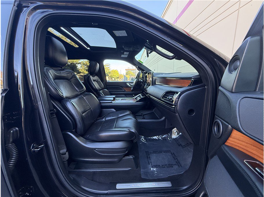 Used 2019 Lincoln Navigator L Select RWD image 29