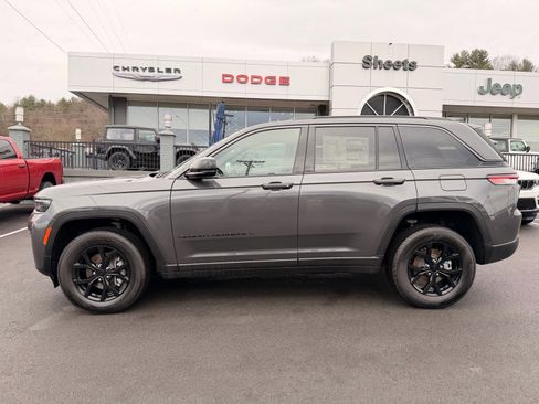 New 2026 Jeep Grand Cherokee Altitude AWD/4WD image 3