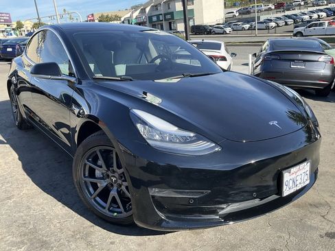 Used 2020 Tesla Model 3 Long Range image 1