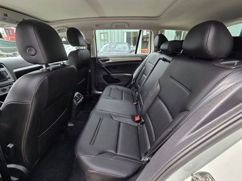 Used 2017 Volkswagen Golf SE FWD image 18
