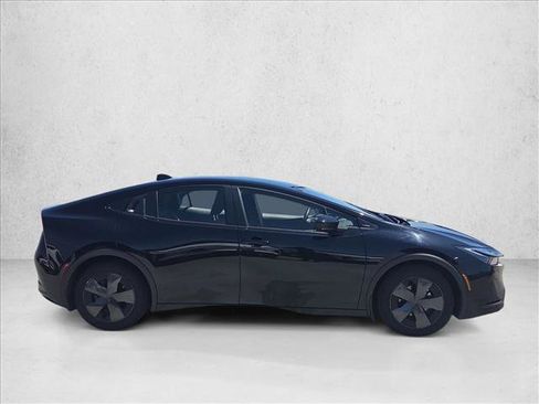 Used 2025 Toyota Prius LE FWD image 4