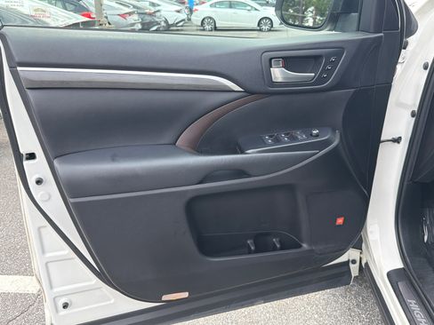 Used 2019 Toyota Highlander Limited AWD/4WD image 11