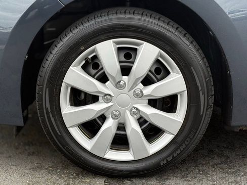 Used 2016 Toyota Corolla LE image 9