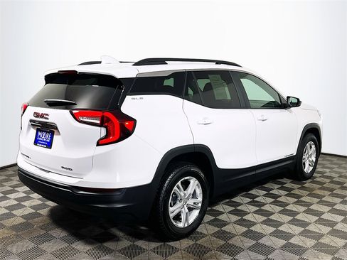 Used 2024 GMC Terrain SLE w/ Driver Convenience Package image 8