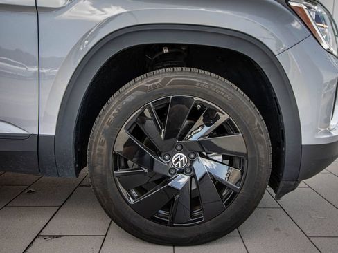 Certified 2024 Volkswagen Atlas SE FWD image 4