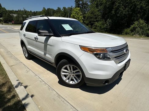 Used 2013 Ford Explorer XLT FWD image 1