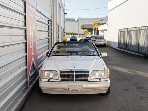Used 1995 Mercedes-Benz E 320 Convertible image 28