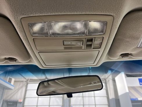Used 2010 Toyota Camry FWD image 29