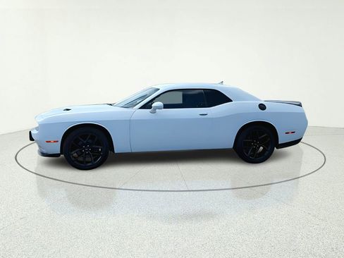 Used 2019 Dodge Challenger SXT w/ Blacktop Package RWD image 4