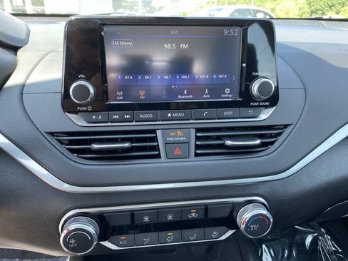 Used 2024 Nissan Altima 2.5 S FWD image 10