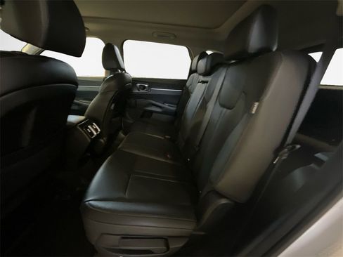 Certified 2024 Kia Sorento S w/ Panoramic Sunroof Package image 23
