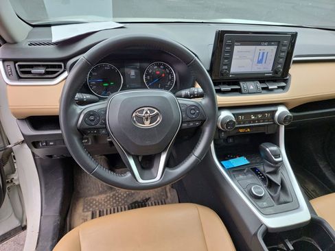 Used 2022 Toyota RAV4 XLE Premium image 12