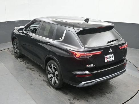 Used 2025 Mitsubishi Outlander AWD image 38
