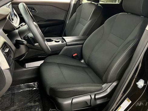 Used 2023 Nissan Rogue S image 4