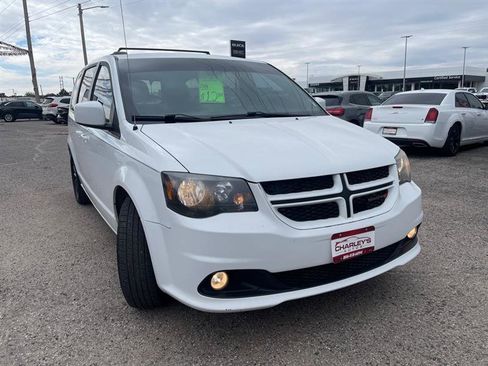 Used 2019 Dodge Grand Caravan GT image 2