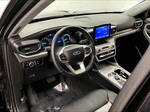 Used 2024 Ford Explorer XLT w/ XLT Sport Appearance Package AWD/4WD image 16