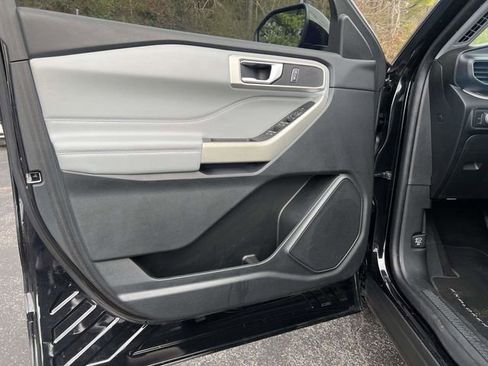 Used 2022 Ford Explorer XLT w/ Equipment Group 202A image 19