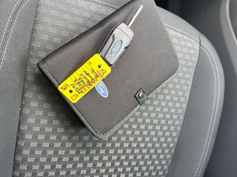 Used 2022 Ford Transit Connect XLT image 30