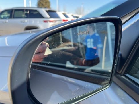 Used 2024 Jeep Compass Limited image 18