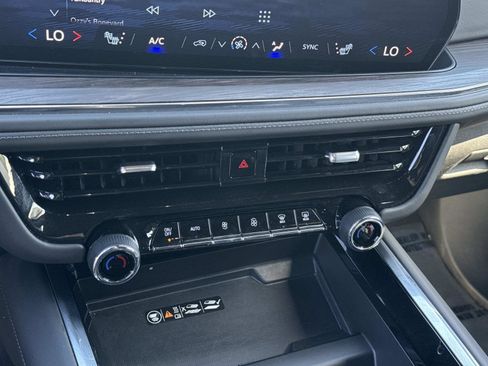 Used 2025 Chevrolet Tahoe Z71 AWD/4WD image 24