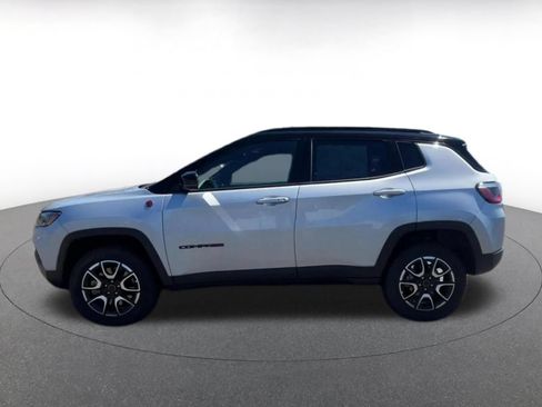 Used 2025 Jeep Compass Trailhawk AWD/4WD image 8