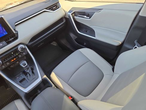 Used 2023 Toyota RAV4 XLE Premium image 11