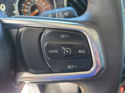 Used 2023 Jeep Gladiator Overland AWD/4WD image 13