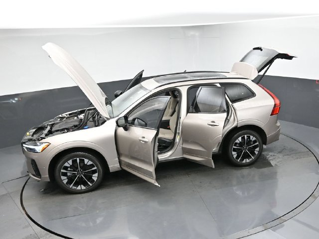 New 2026 Volvo XC60 B5 Plus w/ Protection Package Premier AWD/4WD image 51