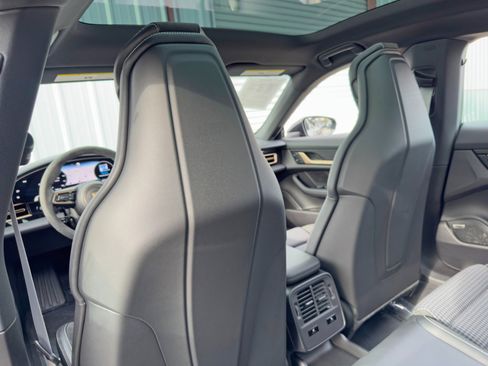 Used 2025 Porsche Taycan 4S w/ Premium Package image 41