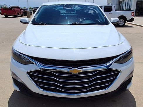Used 2024 Chevrolet Malibu LT FWD image 3