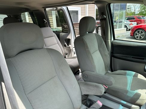 Used 2006 Pontiac Montana SV6 w/ Convenience Package image 17