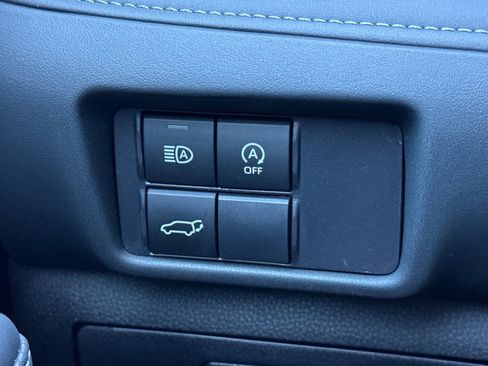 Used 2025 Toyota Highlander LE image 43