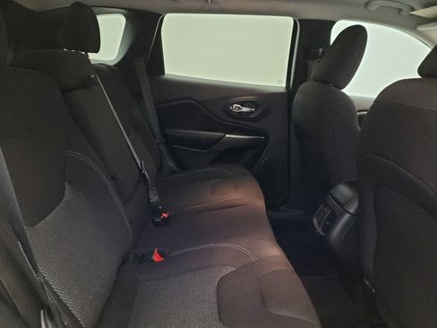 Used 2020 Jeep Cherokee Latitude AWD/4WD image 19