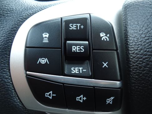 Used 2023 Ford Explorer XLT w/ Equipment Group 202A AWD/4WD image 22